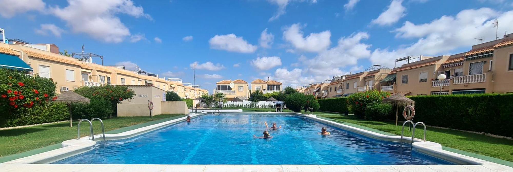 Avec Piscine Holiday home